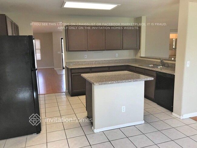 Building Photo - 4125 E Hide Trail