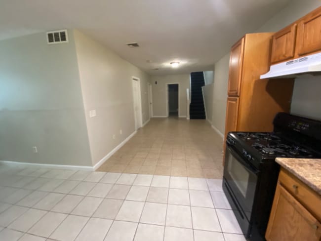 Building Photo - 11 Handy St