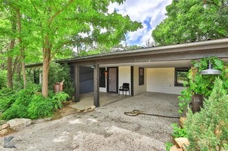 Building Photo - 609 Sunset Dr