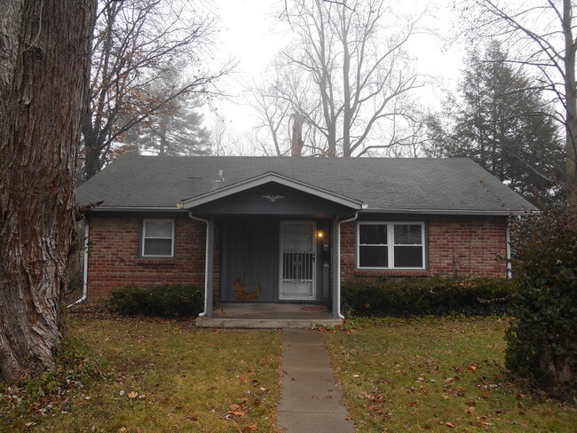 Building Photo - 813 S Mitchell St