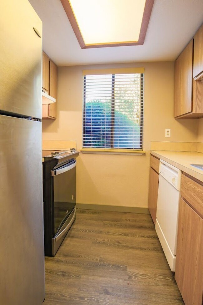 Foto del edificio - Spacious Langley Condo with Private Rear Y...