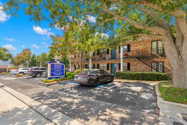 Building Photo - Lakeside V