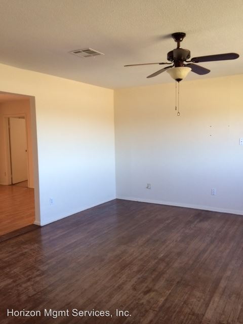 Building Photo - 3504 Lakeshore Dr