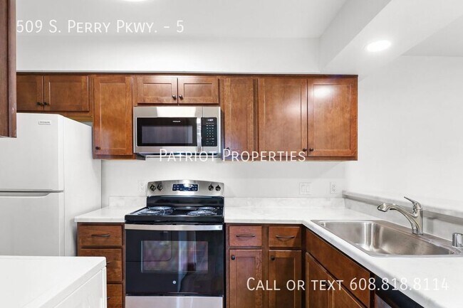 Foto del edificio - 2 bedroom/ 1 bath apartment in Oregon, WI