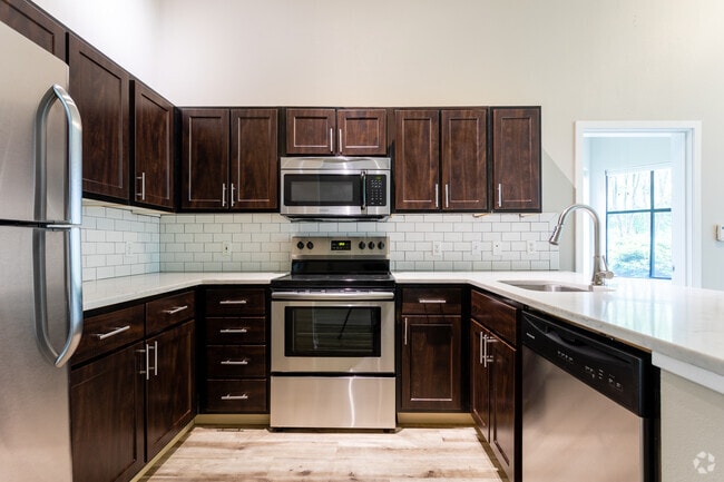 Interior Photo - Kearney Plaza