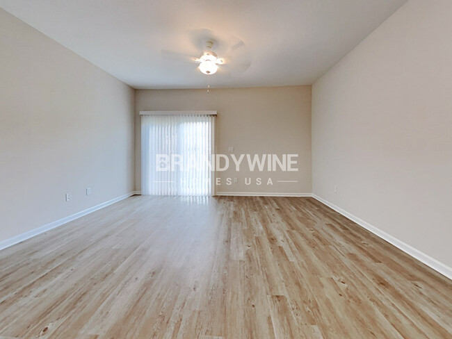 Building Photo - NEW LOWER RENTAL RATE LEASING SPECIAL : Re...