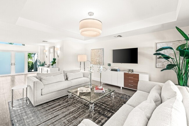 Building Photo - 2367 Queen Palm Rd