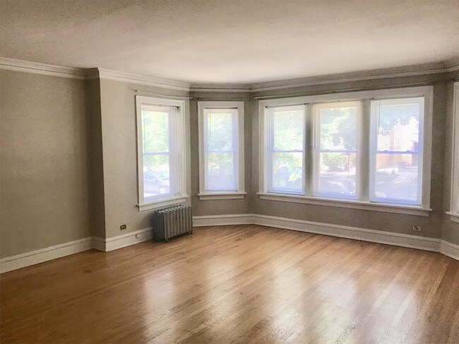Foto del edificio - 2051 W Farragut Ave