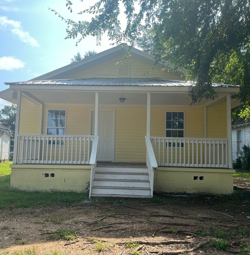 Primary Photo - 806 N Douglas Ave