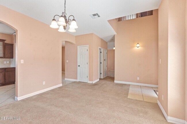 Building Photo - 2120 Shreya St