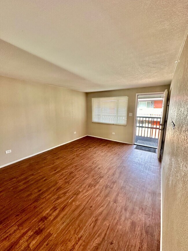 Building Photo - 2 Bedroom 1 Bathroom - Located At Lakewood...