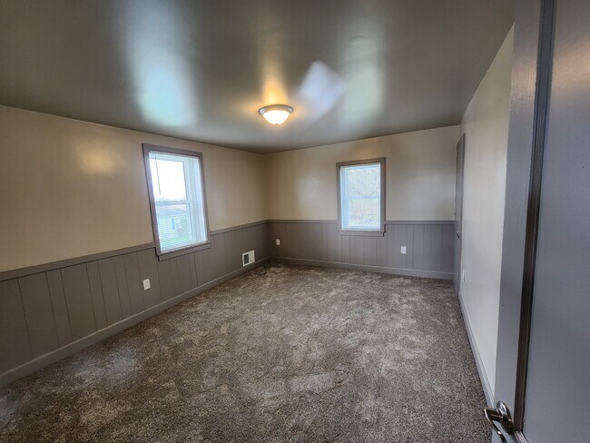 Bedroom 14'3" X 11'5" - 2 Katherine Ave