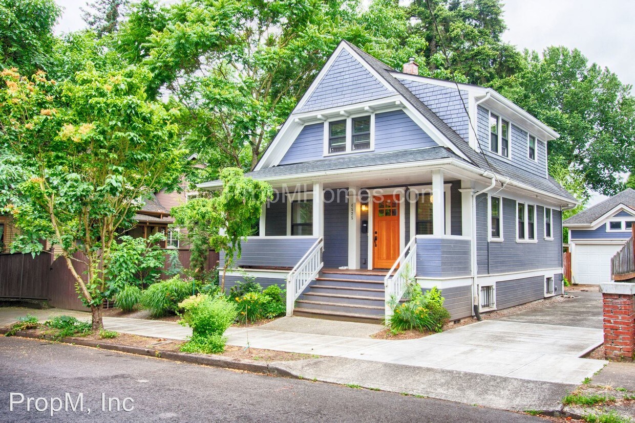 Primary Photo - 4525 NE 8th Ave