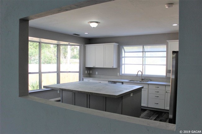 Building Photo - 600 NW 35th St
