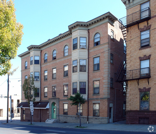 Building Photo - Greystone Apartments