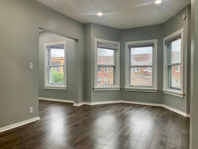 Foto del edificio - 3547 W Diversey Ave