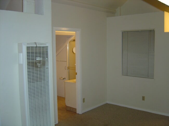 Building Photo - 1441 Lincoln Ave