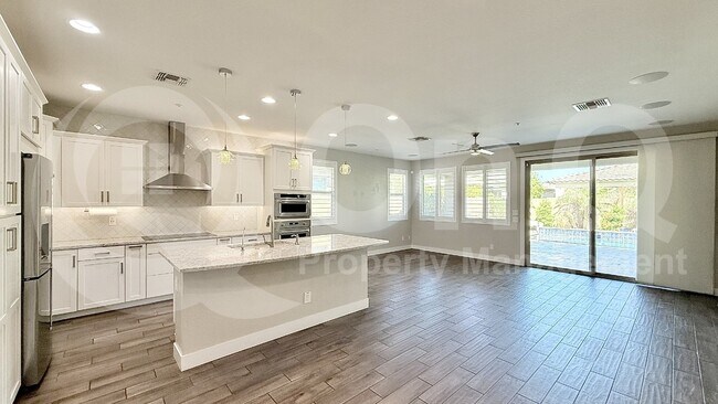 Foto del edificio - 3850 E Harrison St