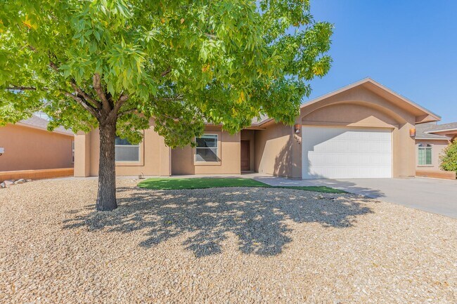 Foto del edificio - Beautiful 3 Bed 2 Bath Home