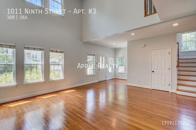 Building Photo - SPECIAL-1/2 month off 1st full months rent...