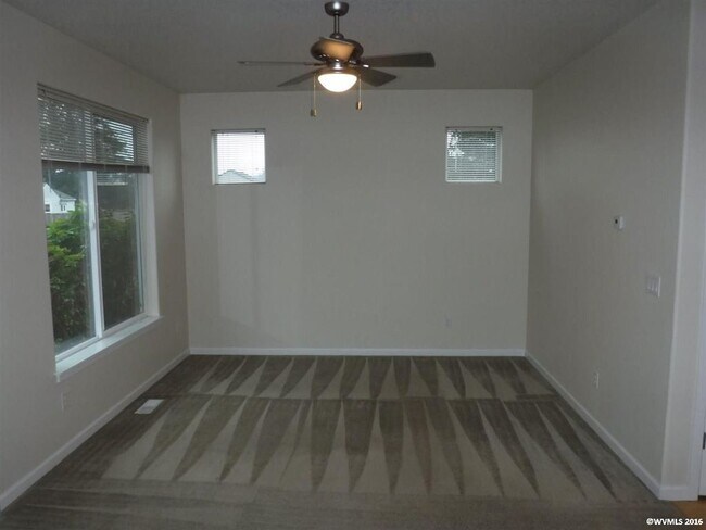 Foto del edificio - Easy I 5  access bd, 2.5 bath home