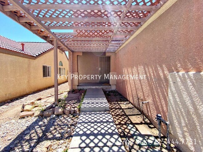 Building Photo - 3 BEDROOM HOME W/ BED/BATH DOWN IN THE NOR...