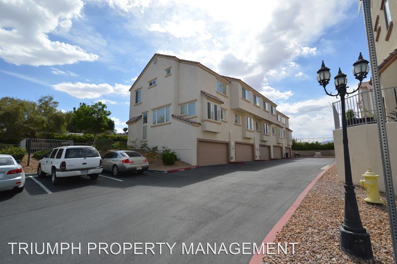 Foto principal - 8435 Tiger Woods Ave