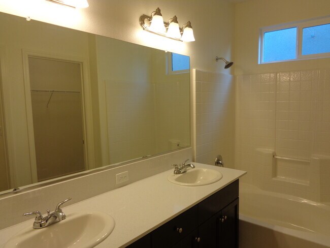 Building Photo - 1118 Golf Ave