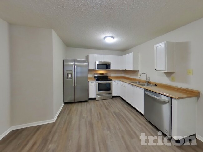 Building Photo - 773 Fern St