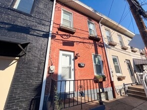 Building Photo - 4403 Davison St