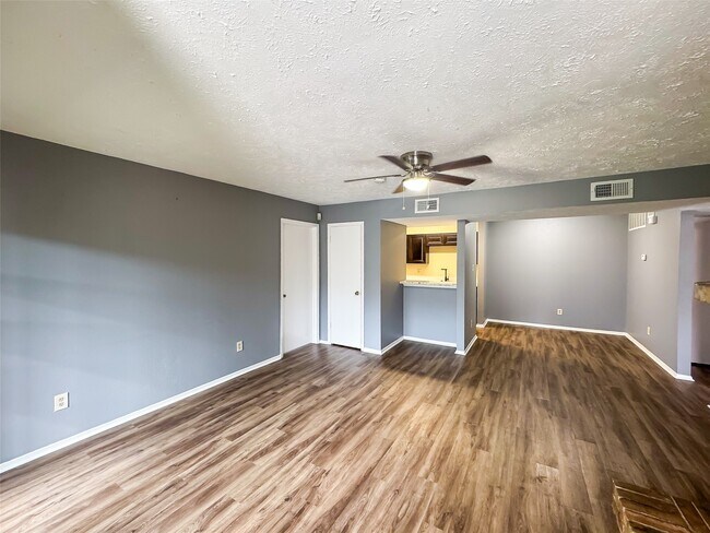 Foto del edificio - 10555 Turtlewood Ct