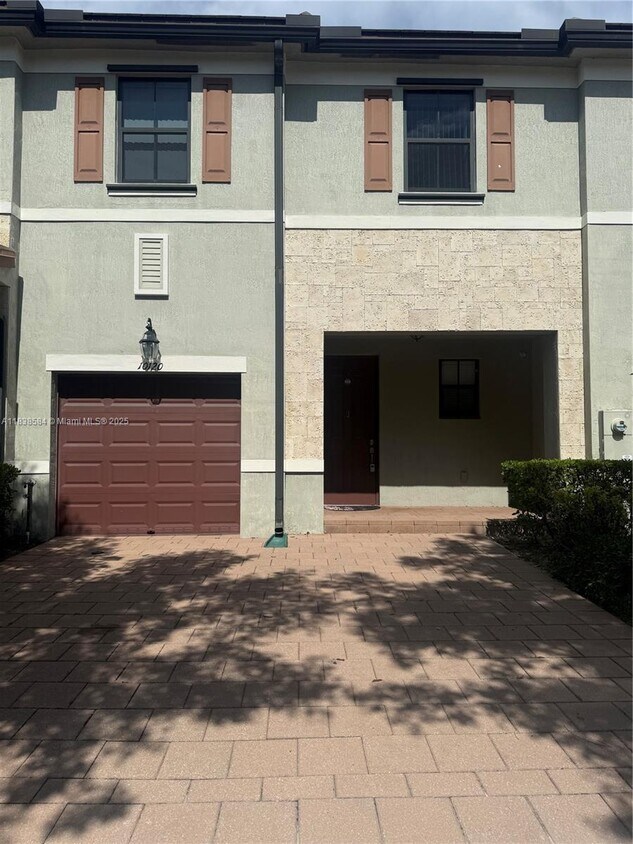 Primary Photo - 10120 W 32nd Ln