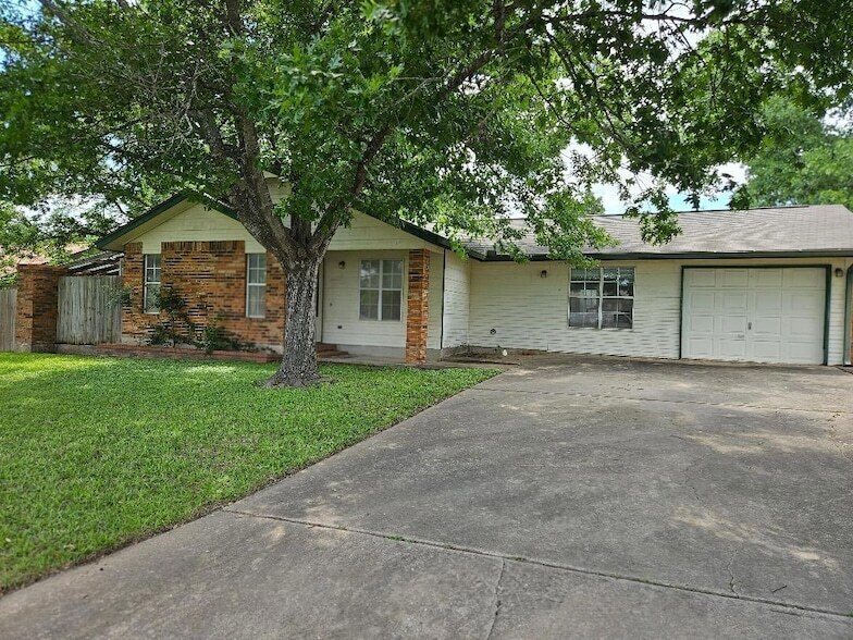 Foto principal - 102 Stubblefield Dr