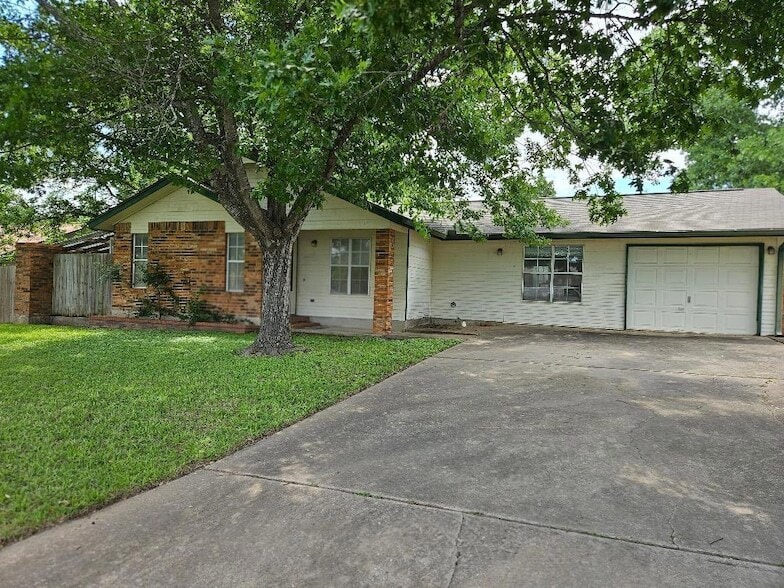 Primary Photo - 102 Stubblefield Dr