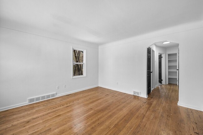 Building Photo - 18525 Westmoreland Rd