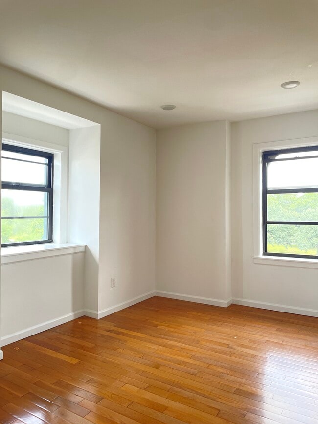 Building Photo - 4128 Parkside Ave