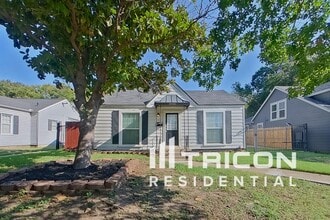 Building Photo - 3920 Calmont Ave