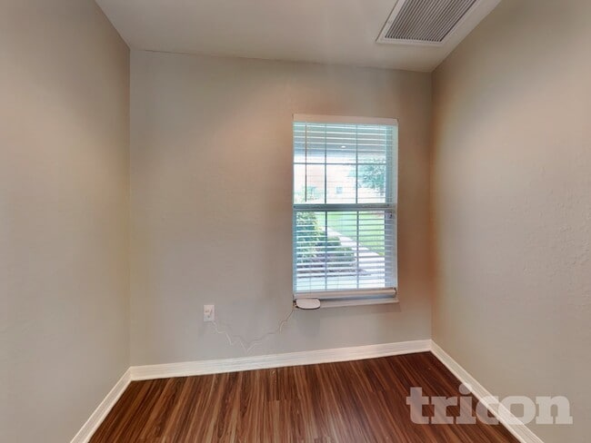 Building Photo - 113 Solis Dr