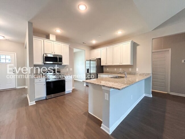 Building Photo - Limited Time Special Offer / 3 Bed/2 Bath Home with Garage / Pet-Friendly / Vouchers Accepted / A...