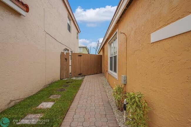 Building Photo - 3387 Chickee Ln