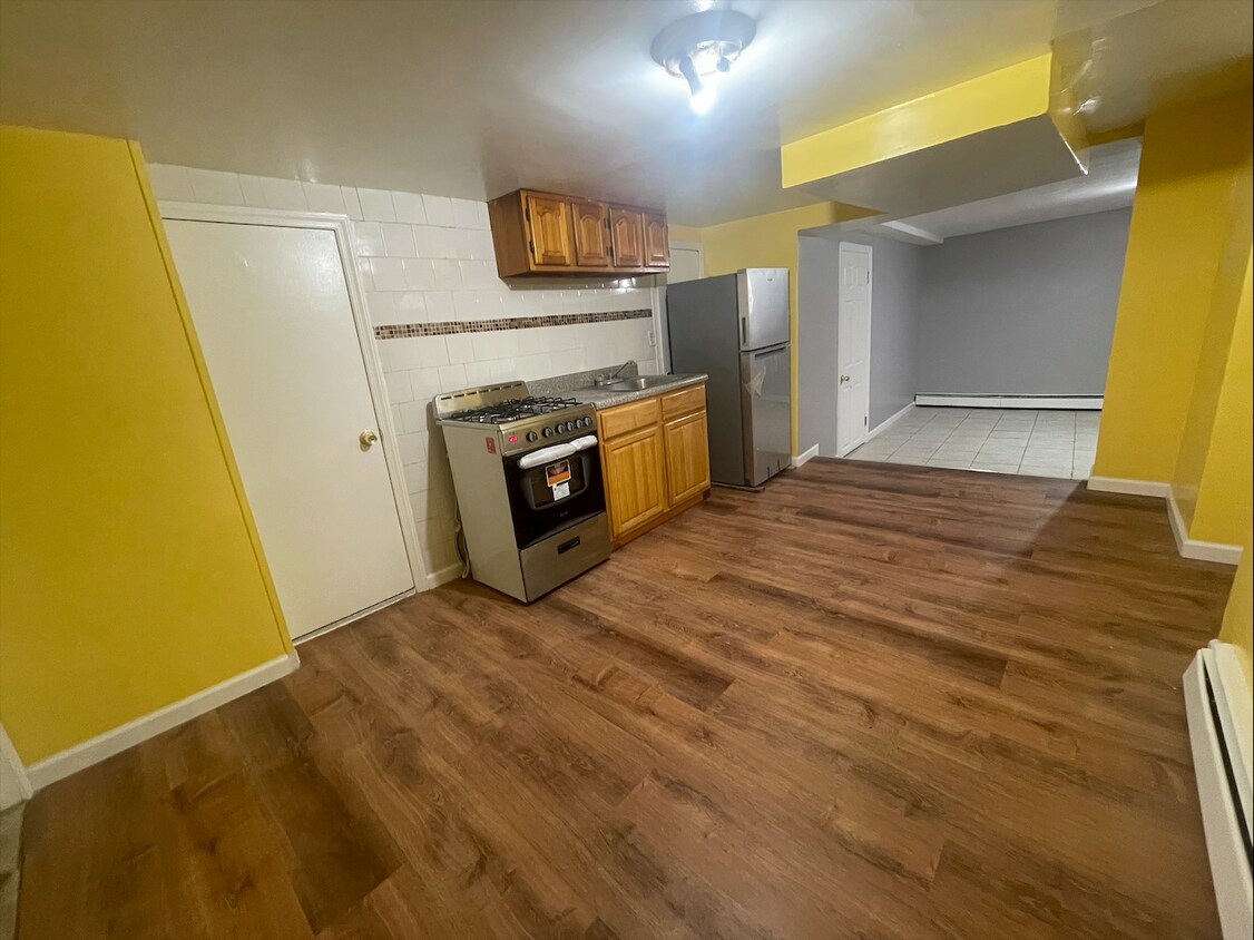 2527 Ericsson St Unit Basement, East Elmhurst, NY 11369 Apartments in East Elmhurst, NY