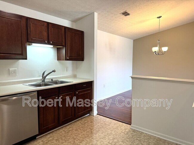 Foto del edificio - 5301 Pacer Ln