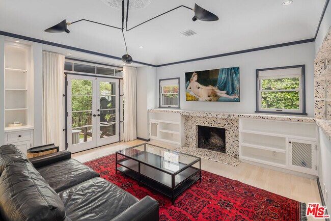 Foto del edificio - 381 Huntley Dr