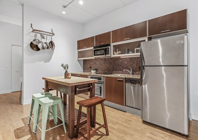 Kitchen - 660 W Wayman St