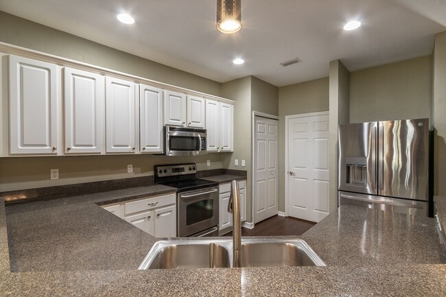 Building Photo - Luxury Living in The Villas of West End – ...