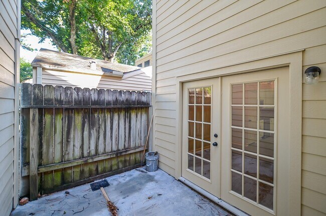 Building Photo - 13214 Ravensway Dr