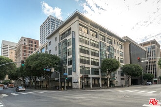 Building Photo - 630 W 6th St