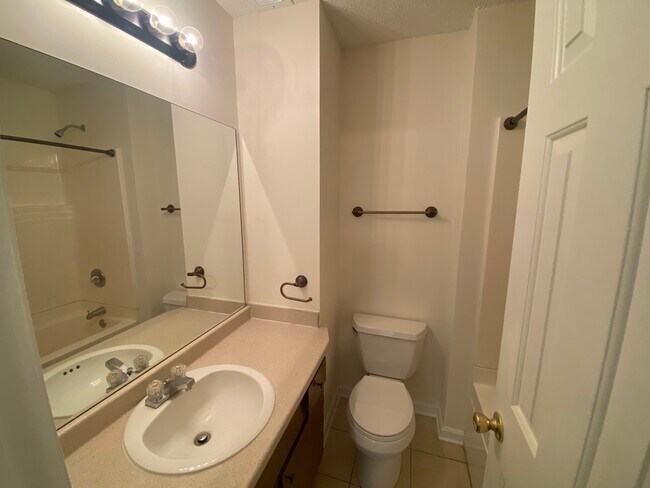 Foto del edificio - 4174 Logan Way