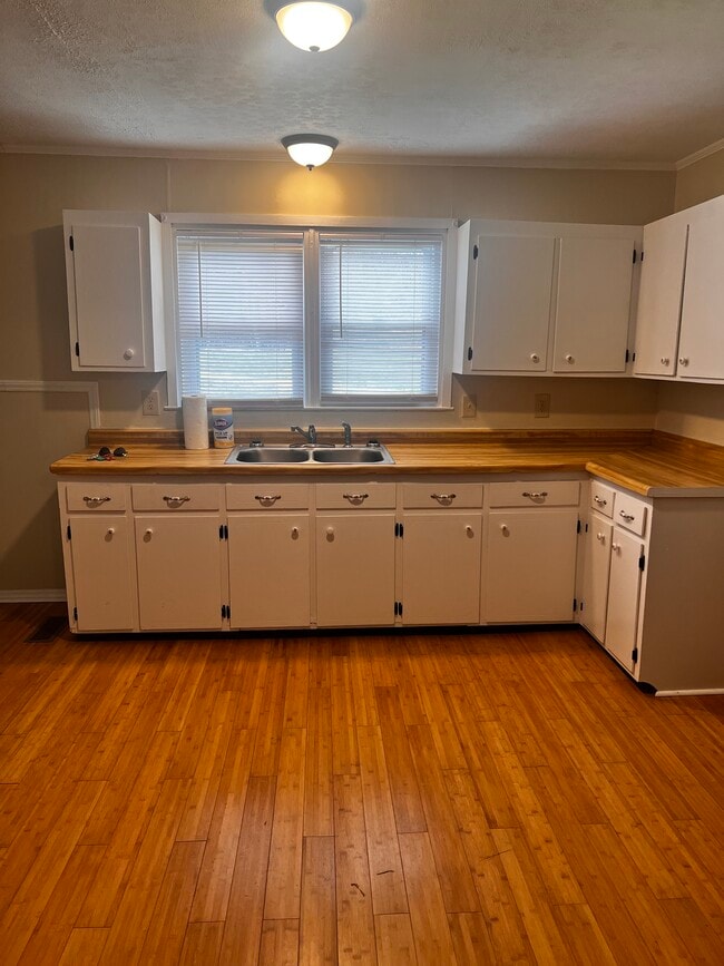 Building Photo - 3607 Sink Valley Rd
