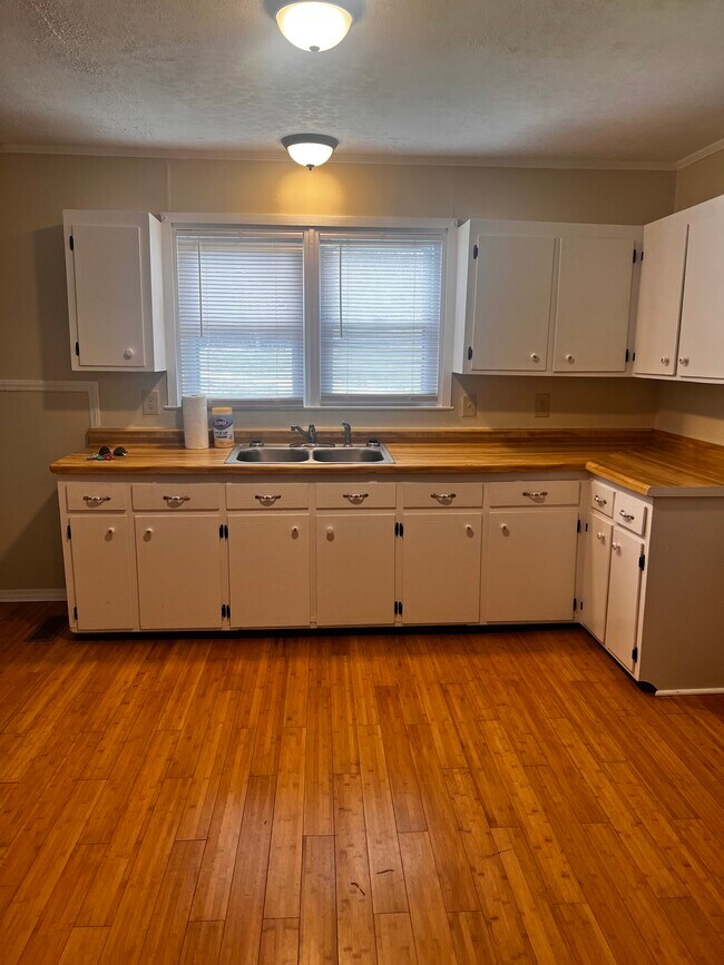 Foto del edificio - 3607 Sink Valley Rd